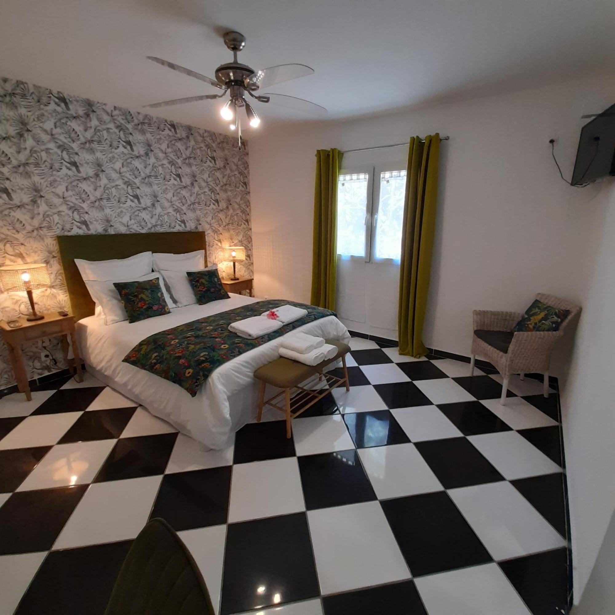 Villa Garriga Le Bois de Nefles  部屋 写真